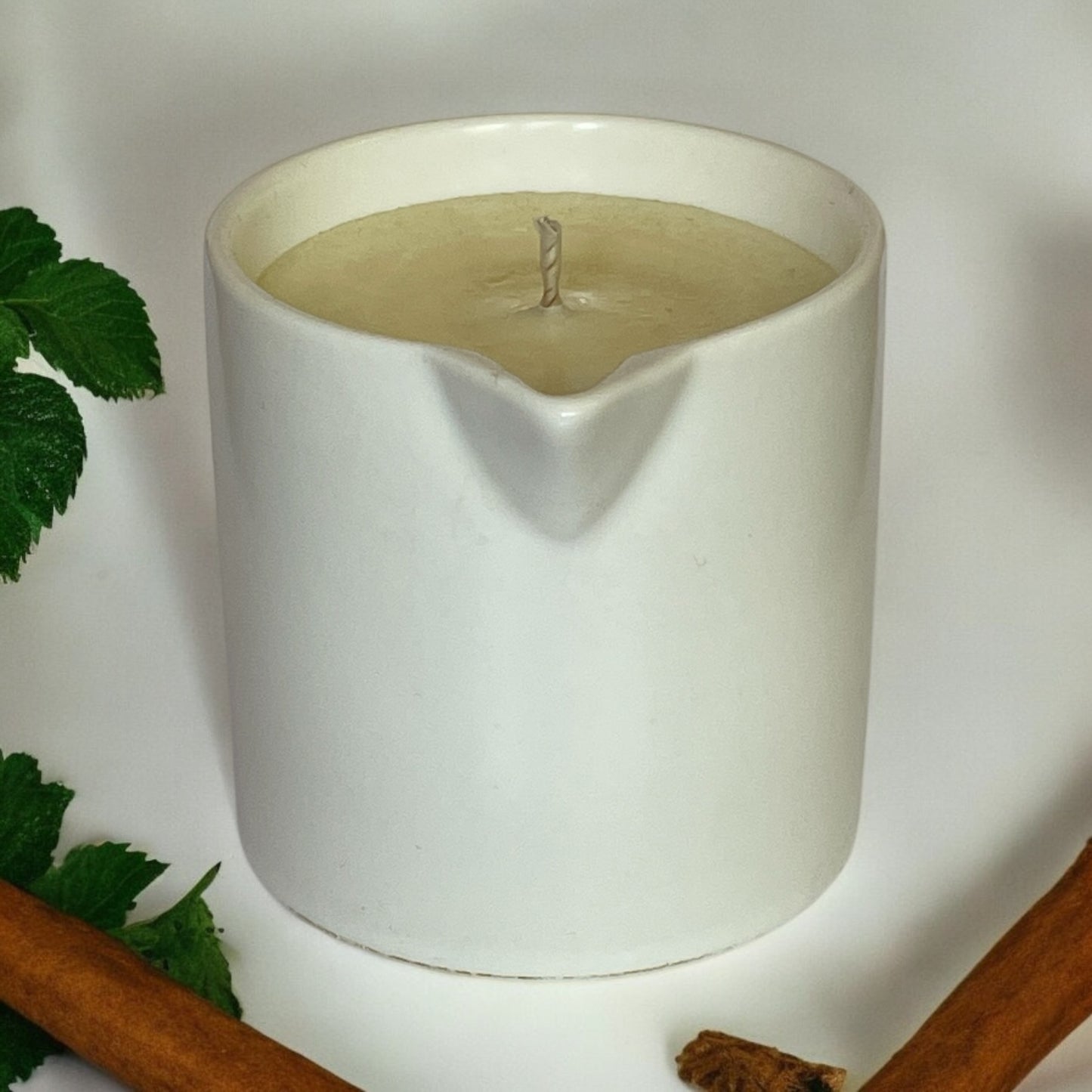 Lumae - Aromatherapy Manicure Massage Candle