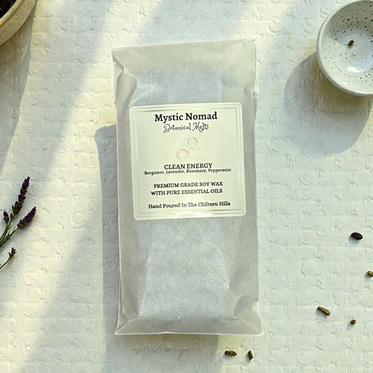 Clean Energy aromatherapy snap bar main product image, offering a revitalising blend of bergamot, rosemary, lavender, and peppermint