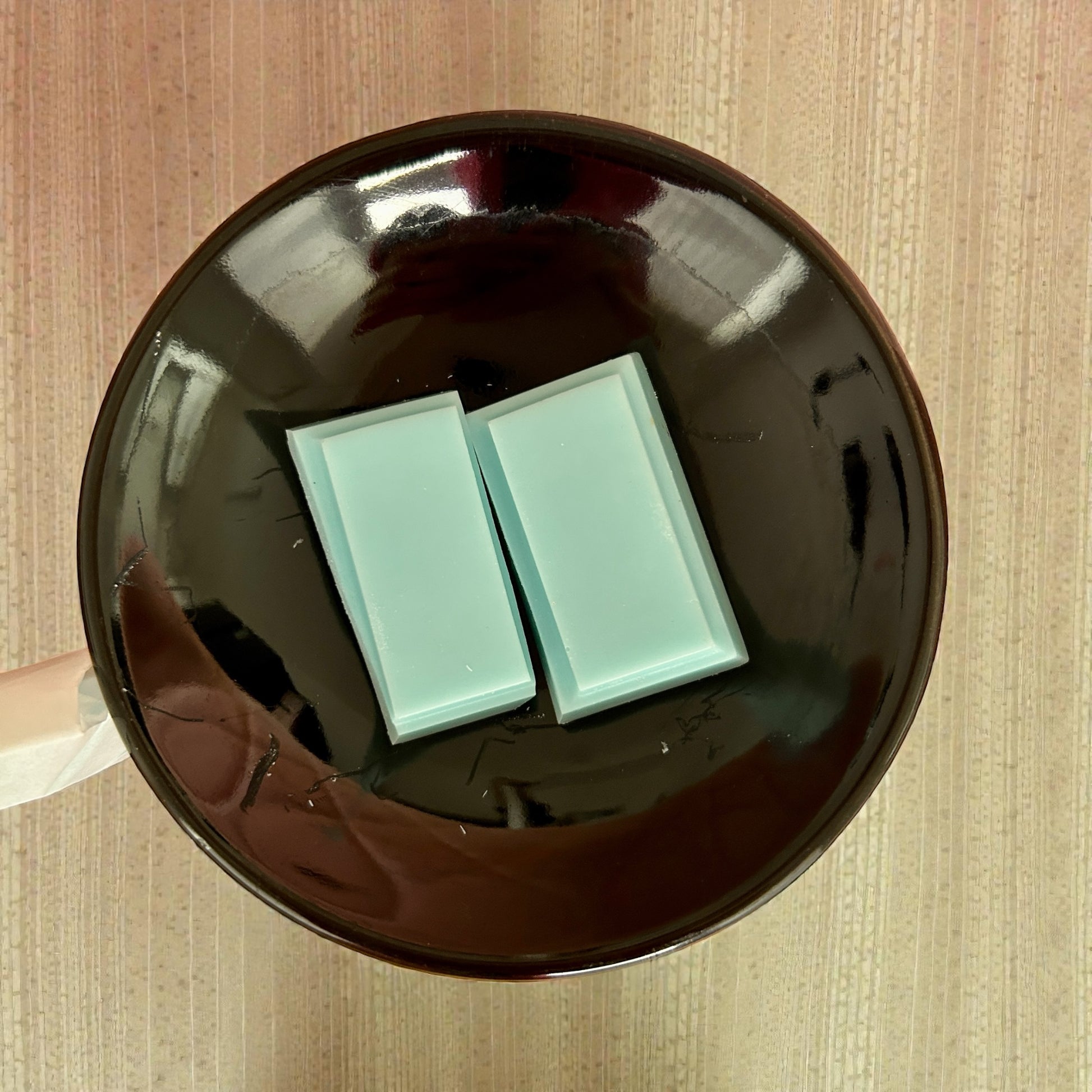 Top view of Alpine Escape wax melt cubes in burner dish, natural aromatherapy wax melts by Mystic Nomad